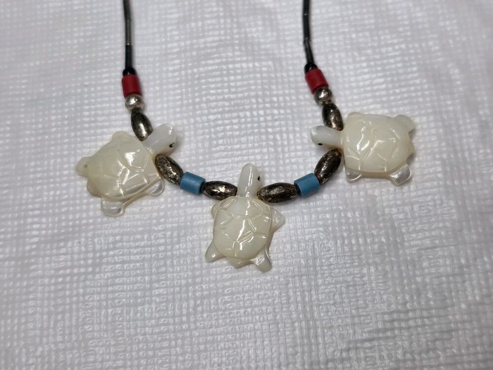 Vintage Zuni Heishi Beaded Fetish Necklace 16” Stone Turtle Beads